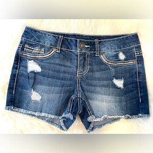 Like New-Maurice’s Distressed Jean Shorts w/Stitching Detail-Sz 1/2